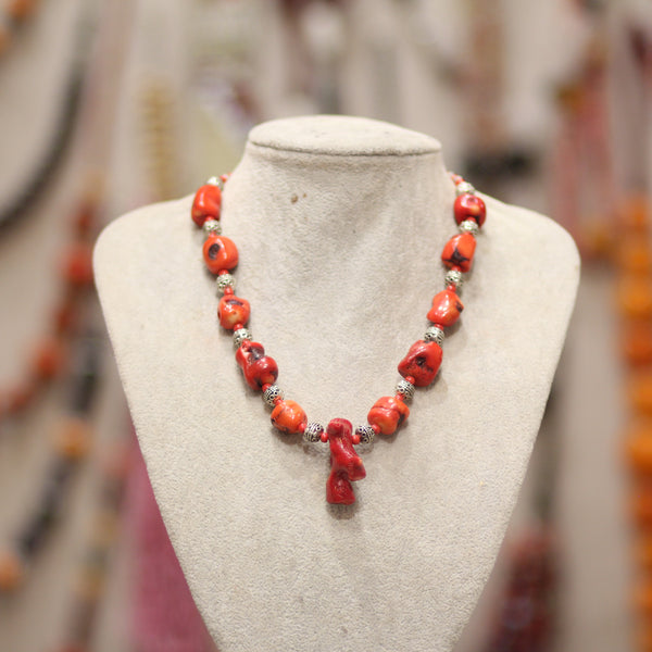 Collier en Corail Naturel Rouge – Bijou Artisanal Marocain Unique
