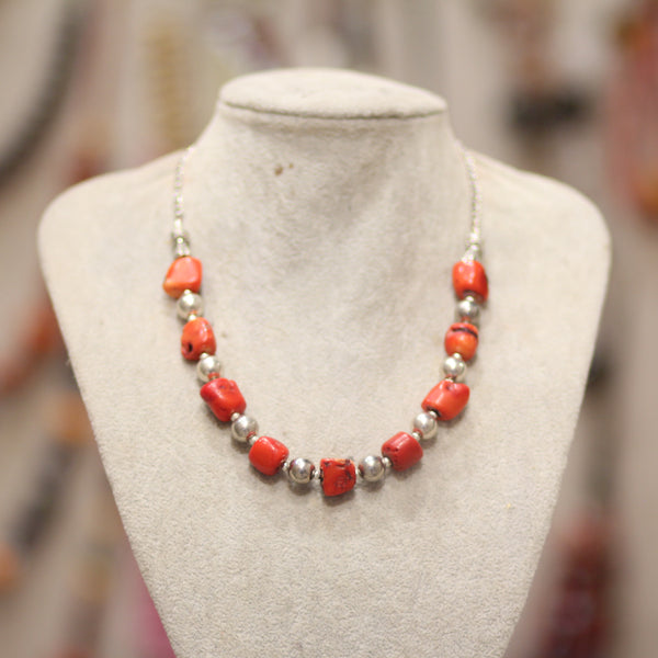 Collier en Corail Naturel Rouge – Élégance Artisanale