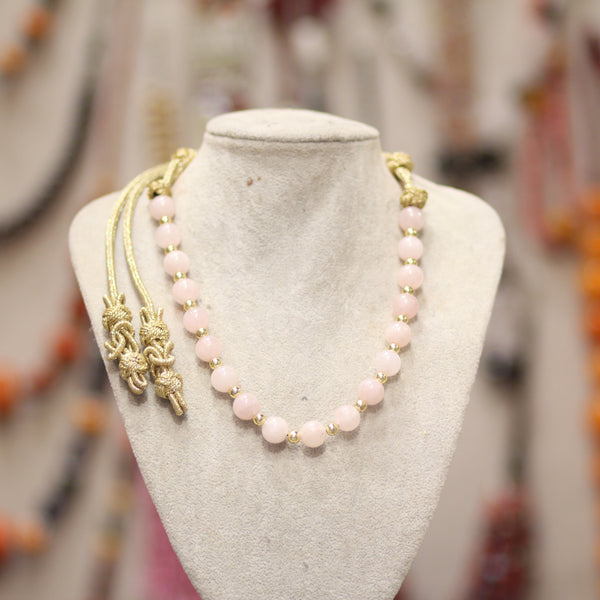 Collier en Quartz Rose Naturel – Élégance Artisanale