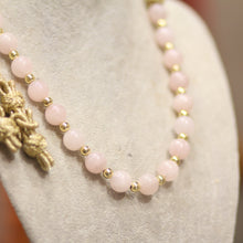 Collier en Quartz Rose Naturel – Élégance Artisanale