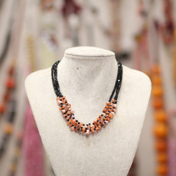 Collier Artisanal Marocain à 3 Rangs – Perles Noires & Pierres Naturelles Colorées