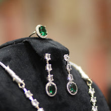 Ensemble Bijoux de Luxe Vert – Collier, Boucles d’Oreilles & Bague