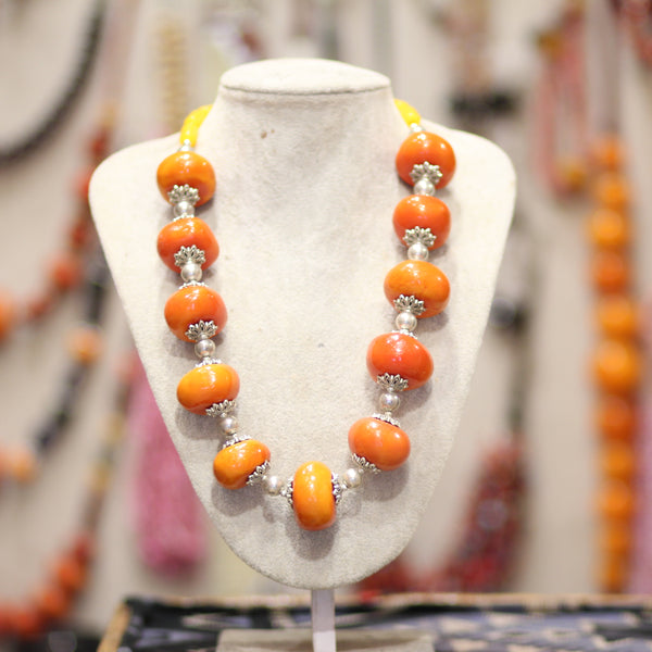 Collier Artisanal Marocain en Perles Orange & Jaune – Bijou Élégant Unique
