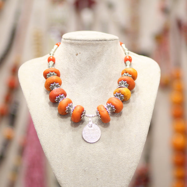 Collier Marocain en Perles Orange – Bijou Artisanal Traditionnel