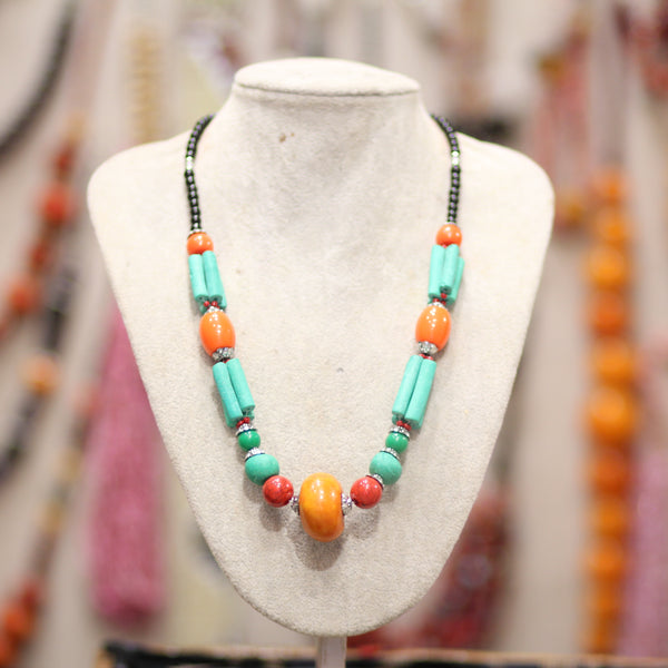 Collier Marocain Artisanal Multicolore – Perles Turquoise, Orange & Vertes