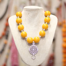 Collier Marocain Artisanal en Perles Jaunes & Pendentif Traditionnel