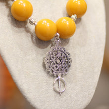 Collier Marocain Artisanal en Perles Jaunes & Pendentif Traditionnel