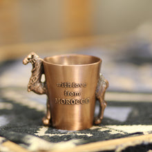 Tasse à Espresso Marocaine en Métal avec Anse Chameau – Souvenir du Maroc
