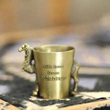 Tasse à Espresso Marocaine en Métal avec Anse Chameau – Souvenir du Maroc