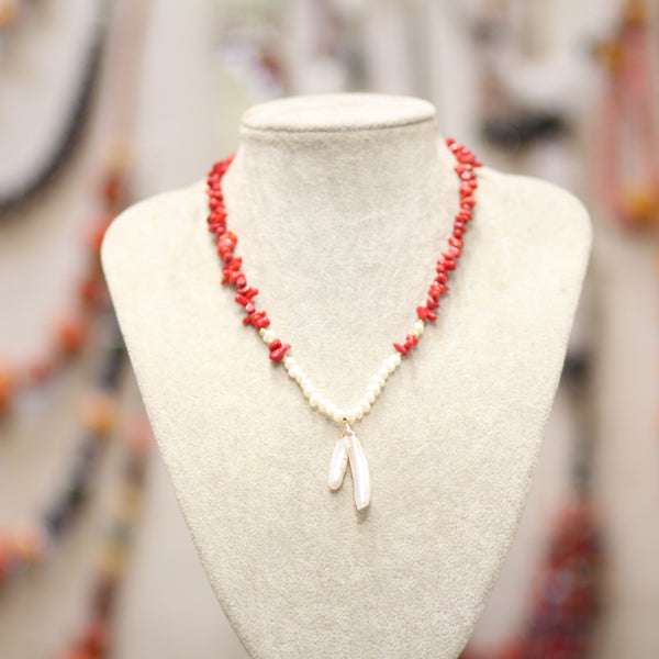 Collier en Corail Rouge Naturel & Perles Naturelles – Élégance Marocaine