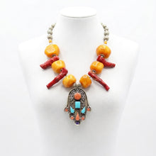 Collier Amazigh en Corail Naturel & Turquoise – Pendentif Main de Fatma