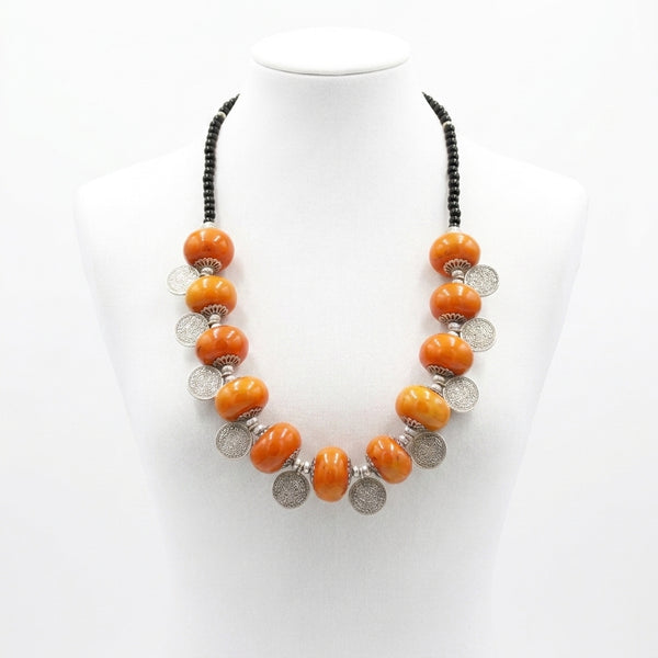 Collier Marocain en Perles Orange & Noires – Bijou Artisanal Traditionnel
